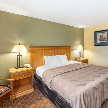 Rodeway Inn South Hutchinson ภายนอก รูปภาพ