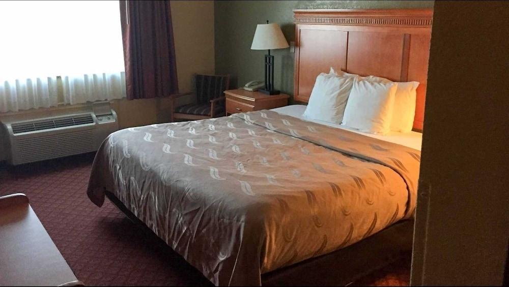 Rodeway Inn South Hutchinson ภายนอก รูปภาพ