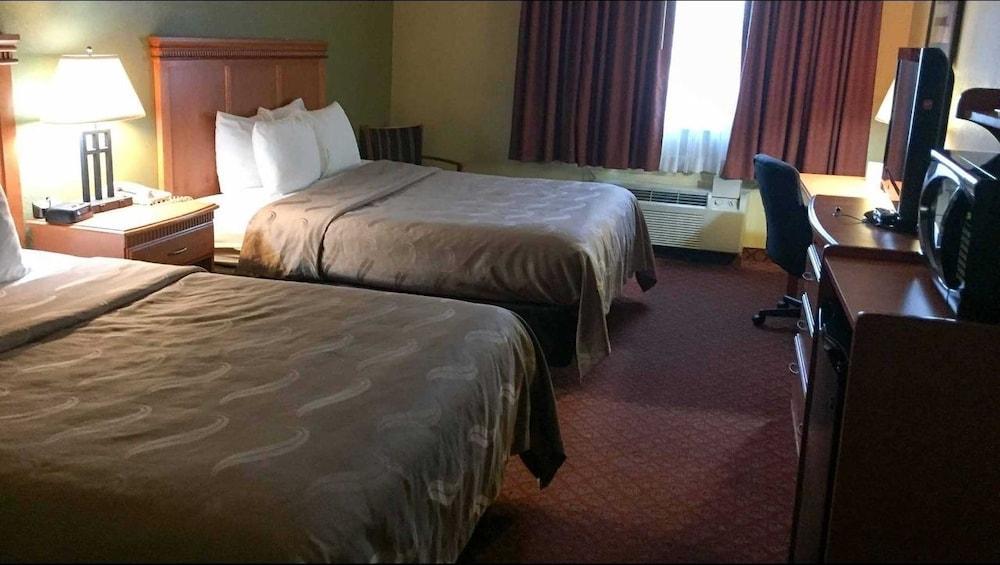 Rodeway Inn South Hutchinson ภายนอก รูปภาพ