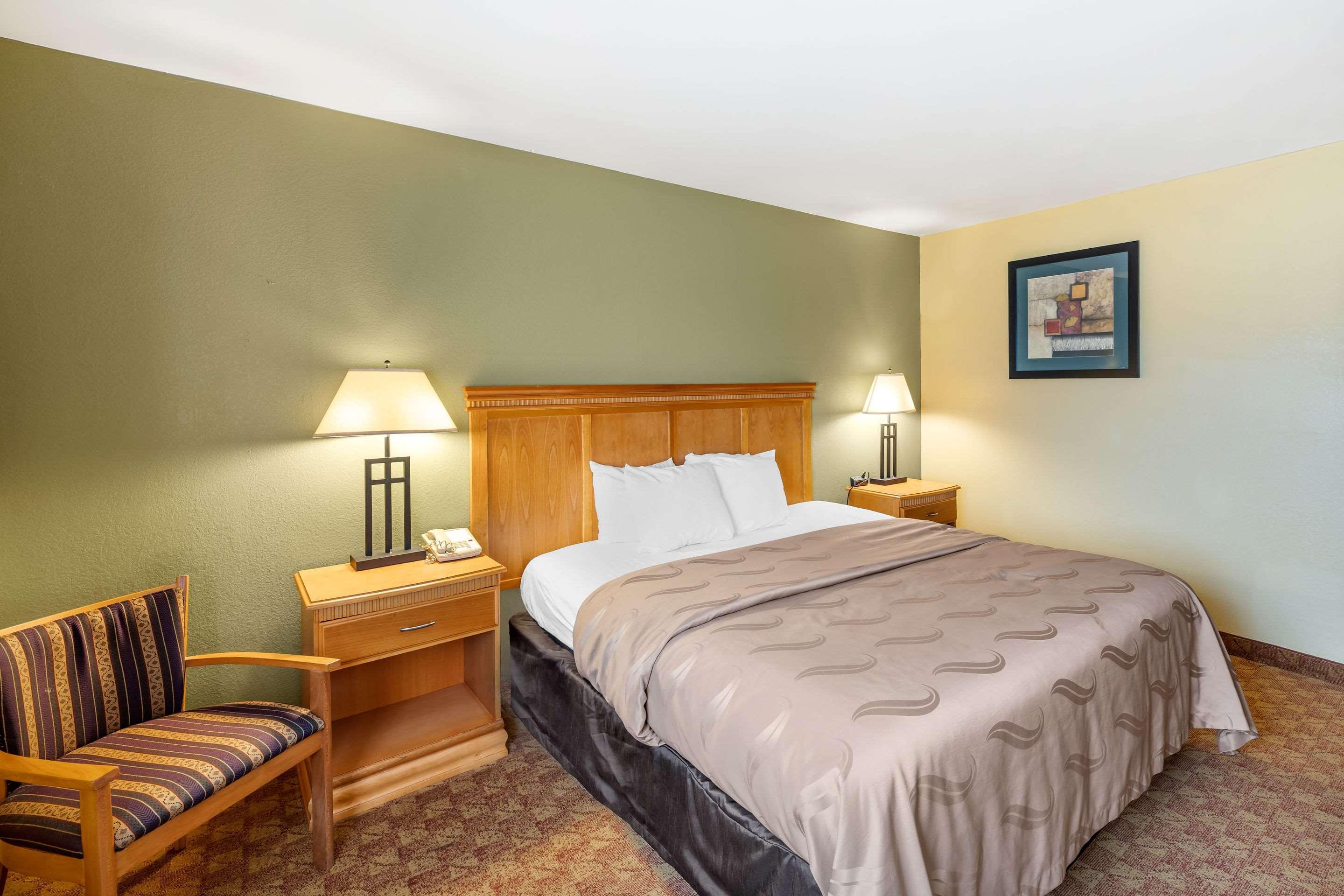 Rodeway Inn South Hutchinson ภายนอก รูปภาพ