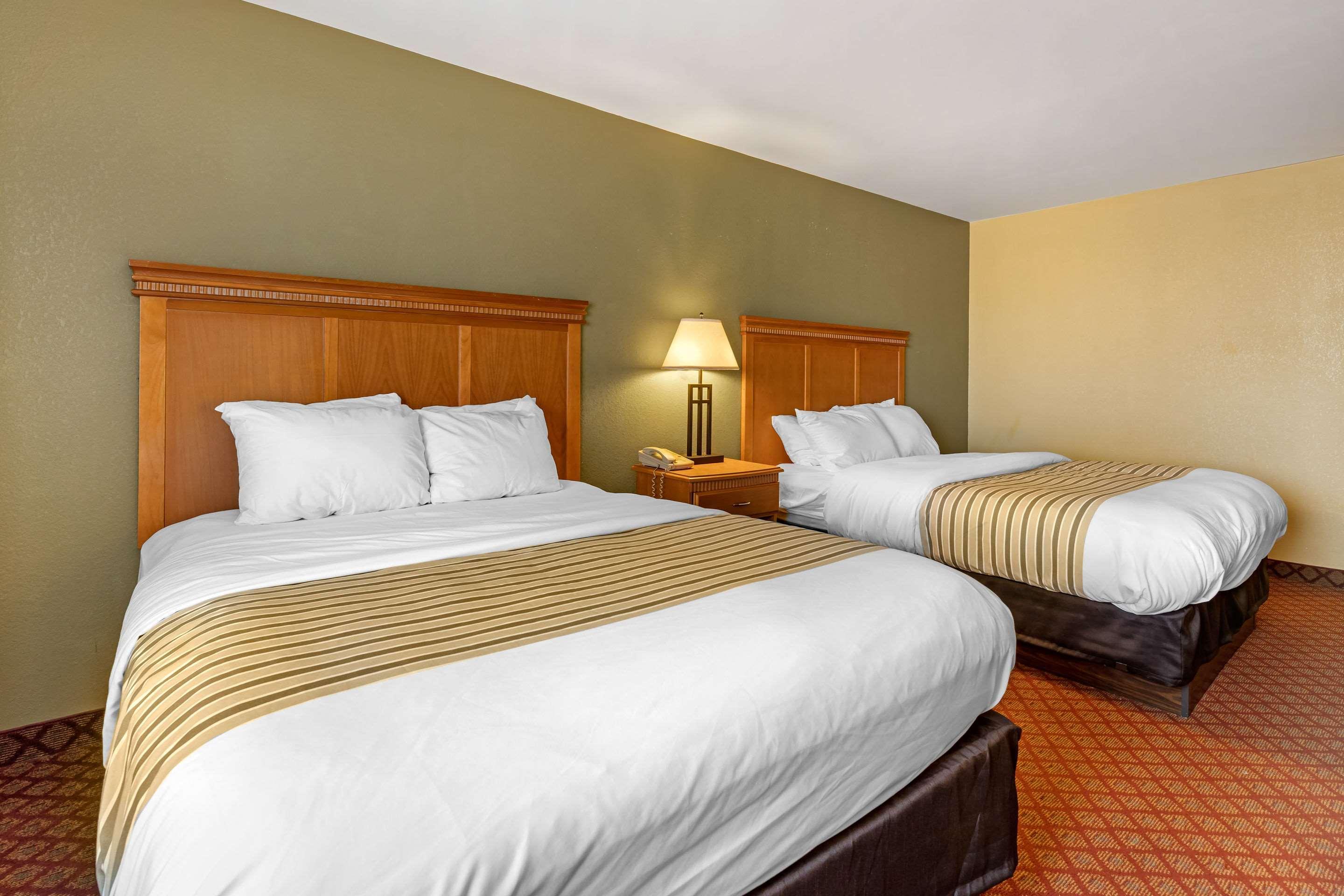 Rodeway Inn South Hutchinson ภายนอก รูปภาพ