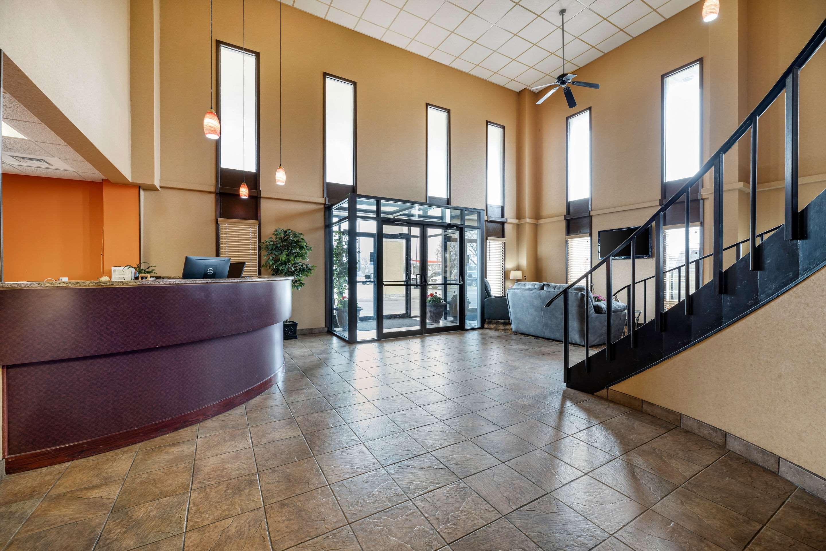 Rodeway Inn South Hutchinson ภายนอก รูปภาพ