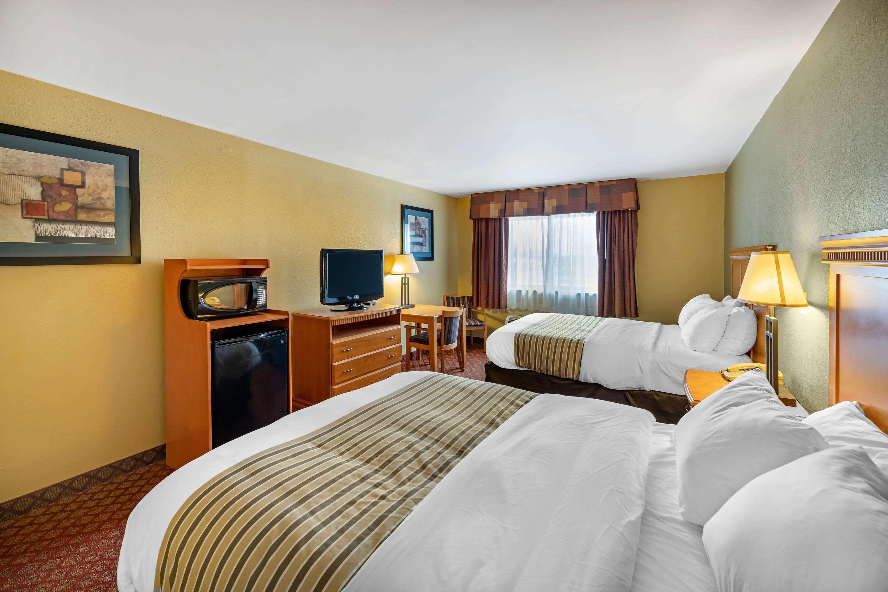 Rodeway Inn South Hutchinson ภายนอก รูปภาพ