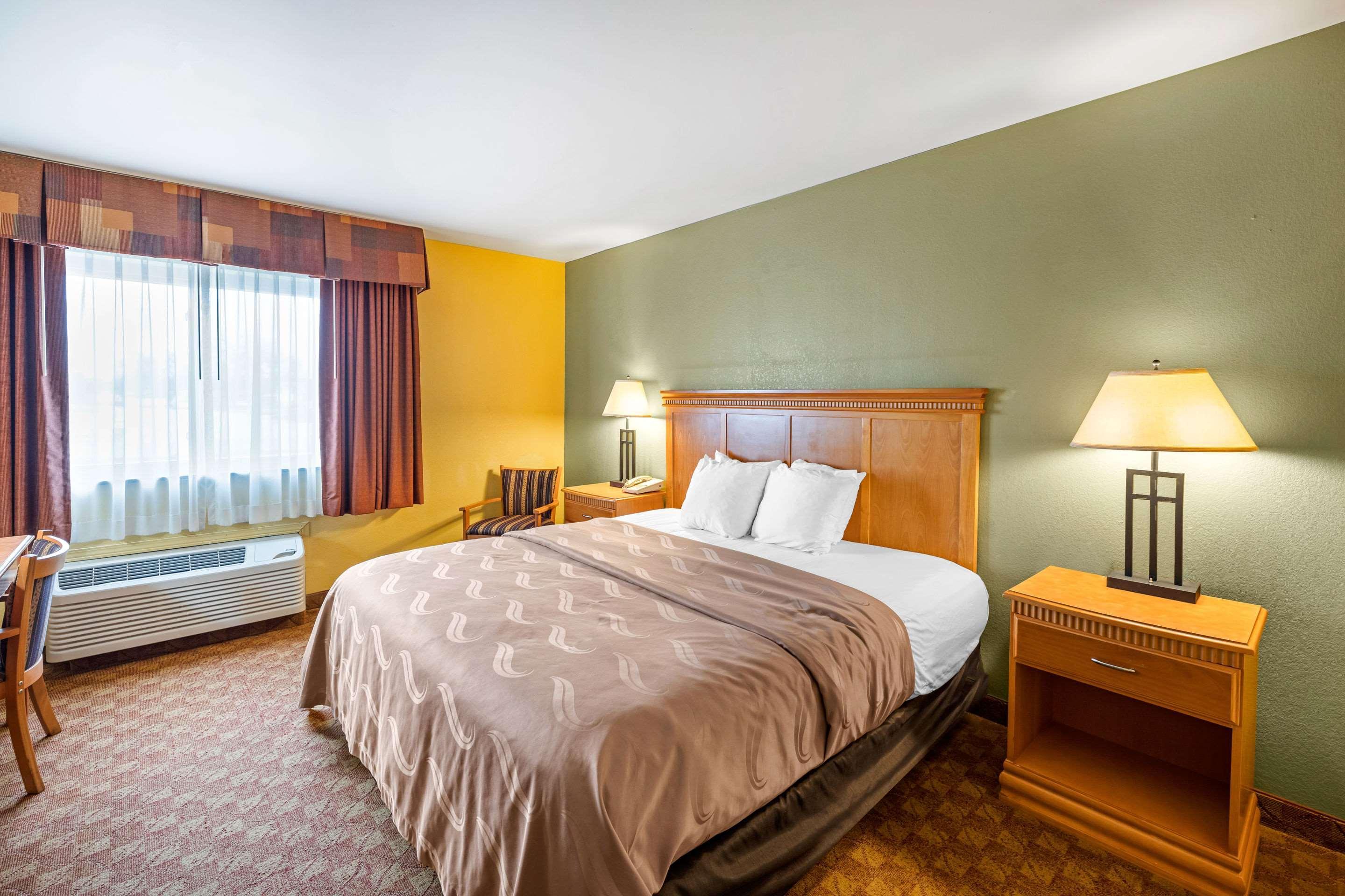 Rodeway Inn South Hutchinson ภายนอก รูปภาพ