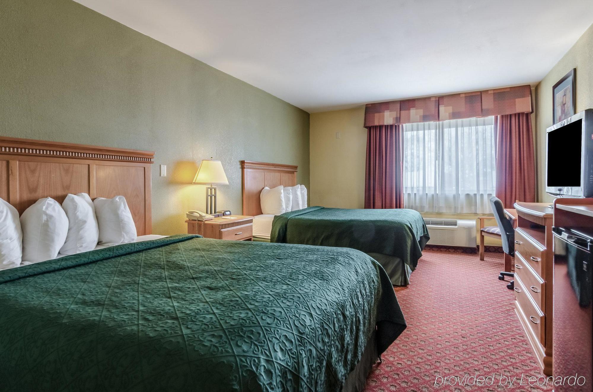 Rodeway Inn South Hutchinson ภายนอก รูปภาพ