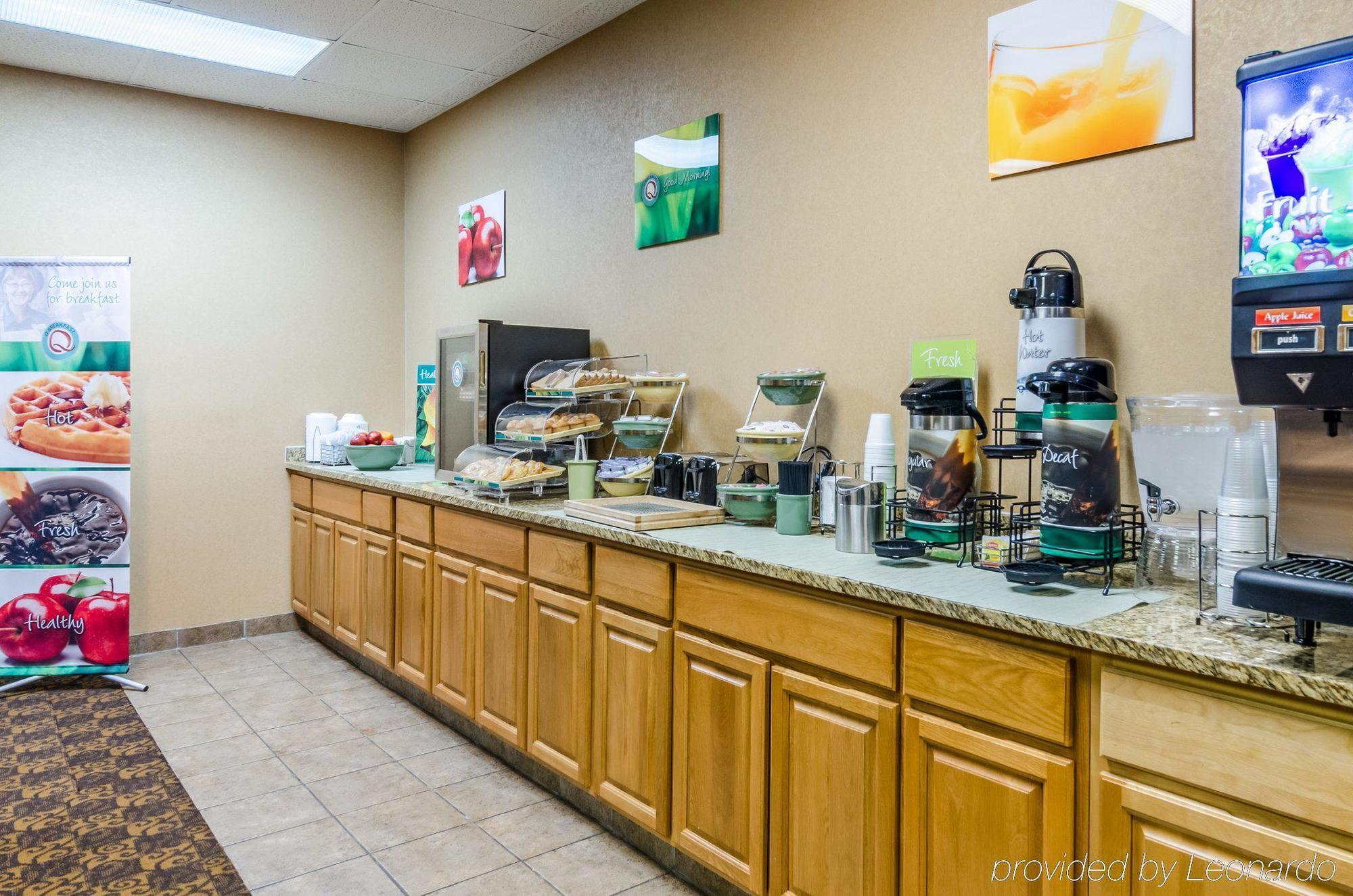 Rodeway Inn South Hutchinson ภายนอก รูปภาพ